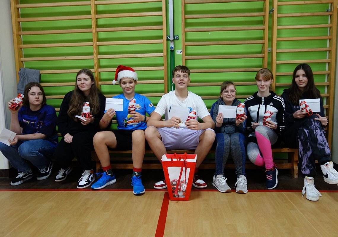 Mikołajki w klasie 8b grafika