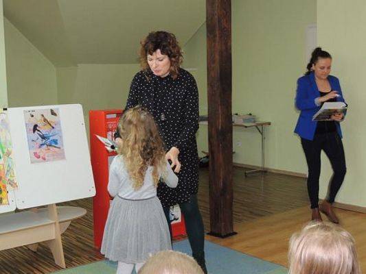 WYRÓŻNIENIA w Miejskim Konkursie Plastycznym ,,Zakładka do książki”