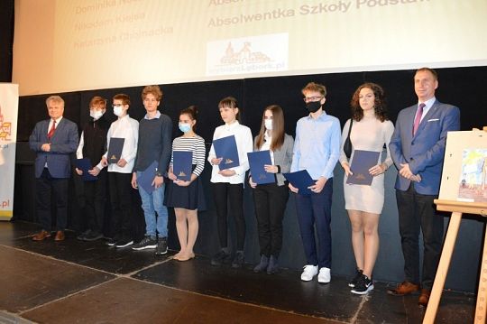 Wyróżnienia Burmistrza Miasta dla uzdolnionych uczniów.