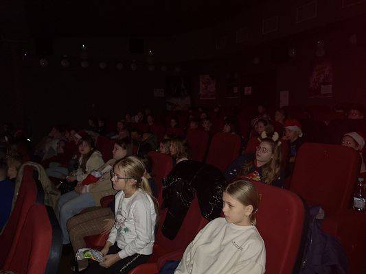 Mikołajkowy seans filmowy w kinie Fregata - fotorelacja z wyjścia klas 1-3