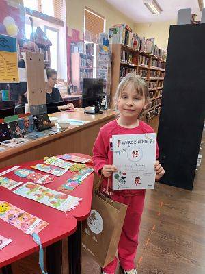WYRÓŻNIENIE w Konkursie Plastycznym "Zakładka do książki"