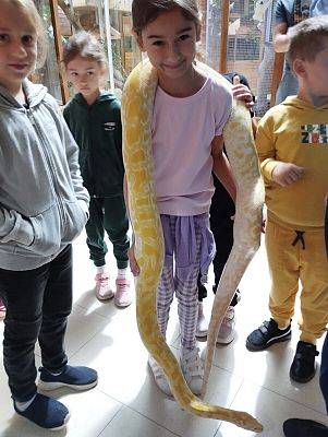 Uczniowie klasy I a i I b,w ramach realizacji języka kaszubskiego,wybrali się do Parku Edukacyjnego ,,Egzotyczne Kaszuby" w Tuchlinie