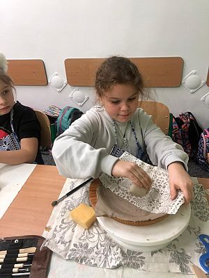 Arteterapia z gliną - warsztaty dla klasy drugiej