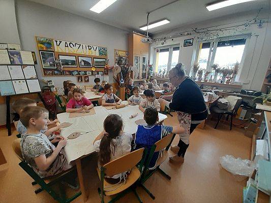 Warsztaty z gliną w klasach pierwszych