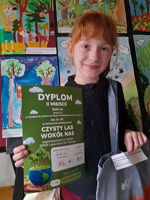 Sukces w Powiatowym Konkursie Plastycznym "Czysty łaś wokół nas"
