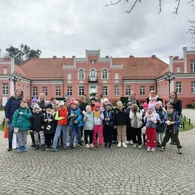 Wycieczka kaszubska klas 1 i 2 do Muzeum Piśmiennictwa i muzyki w Wejherowie
