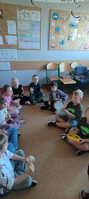 Zajęcia muzyczno- ruchowe. Integracja klasy 1