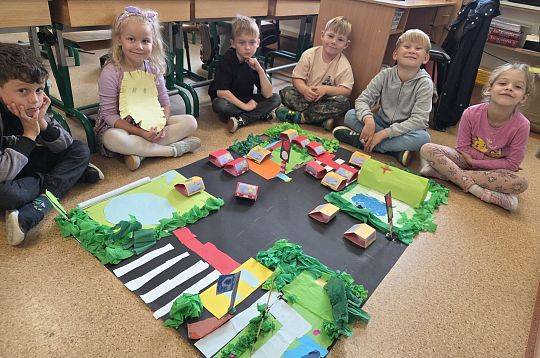 Bezpieczeństwo na drodze - lekcja w klasie pierwszej