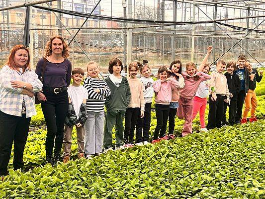 Wizyta klasy drugiej w gospodarstwie ogrodniczym