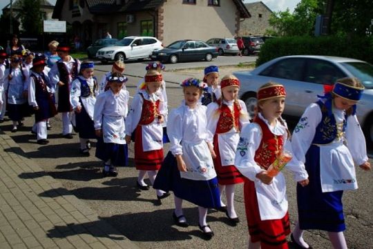 IX PRZEGLĄD DZIECIĘCO - MŁODZIEŻOWYCH ZESPOŁÓW REGIONALNYCH "BURCZYBAS 2013"