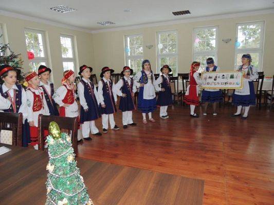 Z WIZYTĄ W DOMU SENIORA "ZIELONE WZGÓRZE" W ŁĘCZYCACH