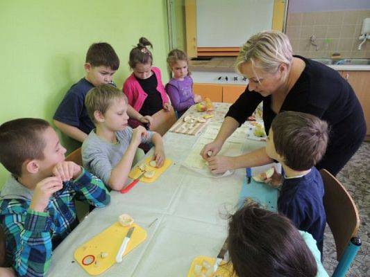 CIASTECZKA FRANCUSKIE Z "CYNAMONOWYM POSMAKIEM"