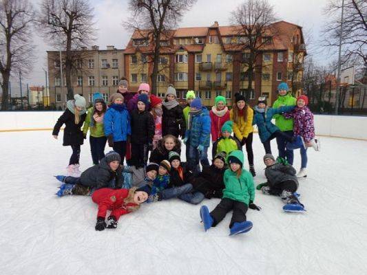 Lekcja wf na lodowisku