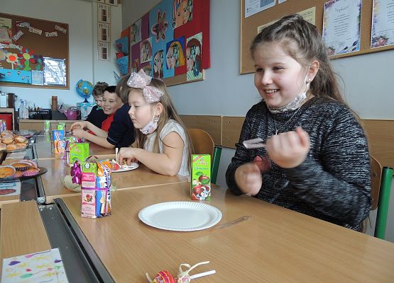 Dzień Kobiet w klasach 1-3 grafika