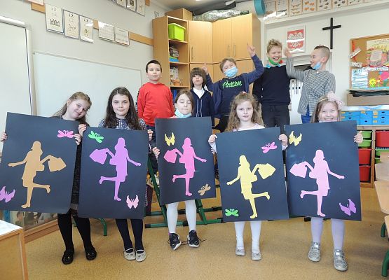 Dzień Kobiet w klasach 1-3 grafika