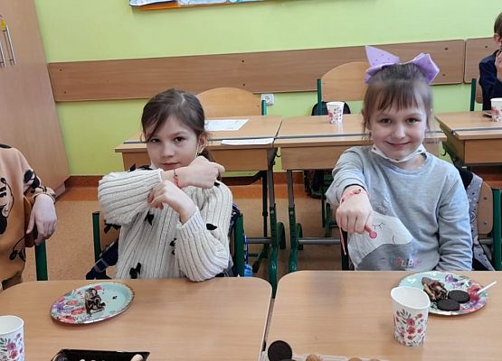 Dzień Kobiet w klasach 1-3 grafika