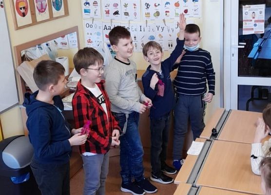 Dzień Kobiet w klasach 1-3 grafika