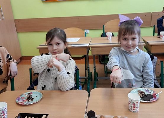 Dzień Kobiet w klasach 1-3 grafika