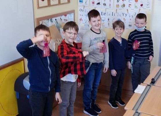 Dzień Kobiet w klasach 1-3 grafika