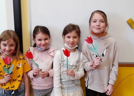 Dzień Kobiet w klasach 1-3 grafika