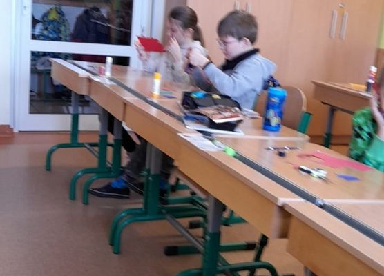 Dzień Kobiet w klasach 1-3 grafika