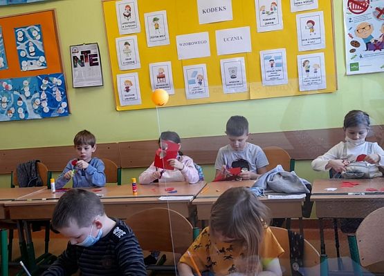 Dzień Kobiet w klasach 1-3 grafika