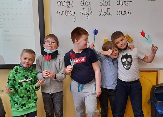 Dzień Kobiet w klasach 1-3 grafika