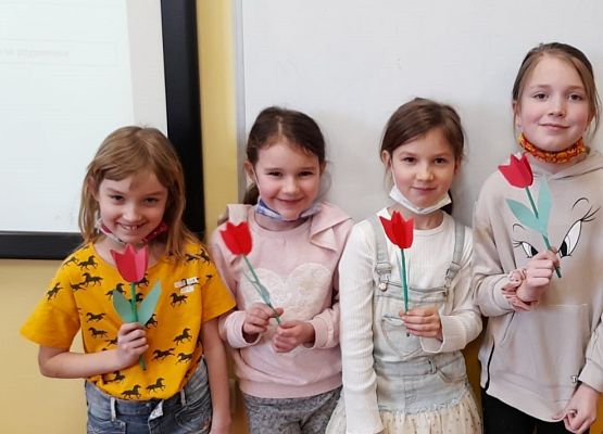 Dzień Kobiet w klasach 1-3 grafika