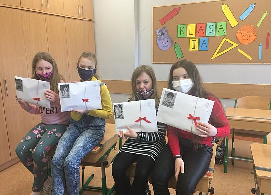 Dzień Kobiet w klasach 1-3 grafika