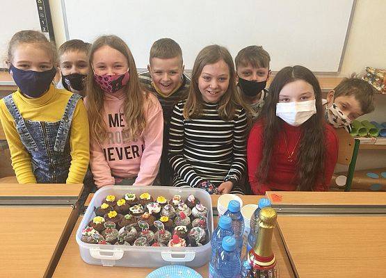 Dzień Kobiet w klasach 1-3 grafika