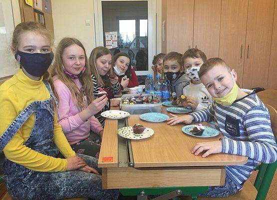 Dzień Kobiet w klasach 1-3 grafika