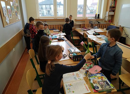 Dzień Kobiet w klasach 1-3 grafika