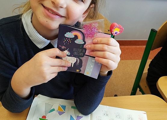 Dzień Kobiet w klasach 1-3 grafika