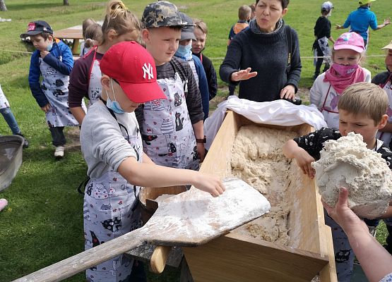 Wycieczka kaszubska klas pierwszych grafika