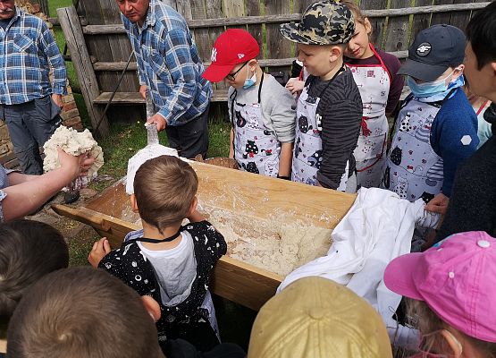 Wycieczka kaszubska klas pierwszych grafika