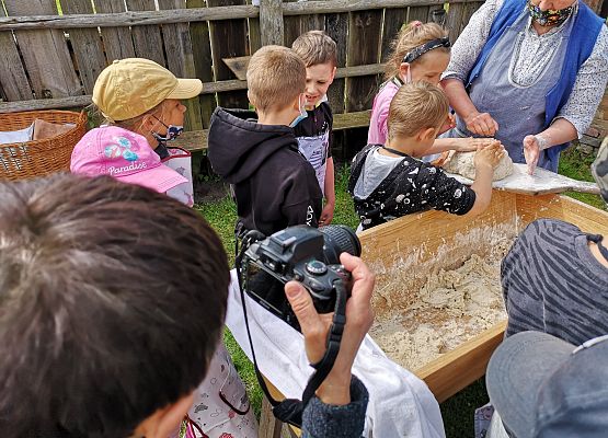 Wycieczka kaszubska klas pierwszych grafika