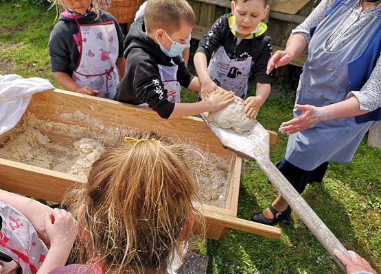 Wycieczka kaszubska klas pierwszych grafika