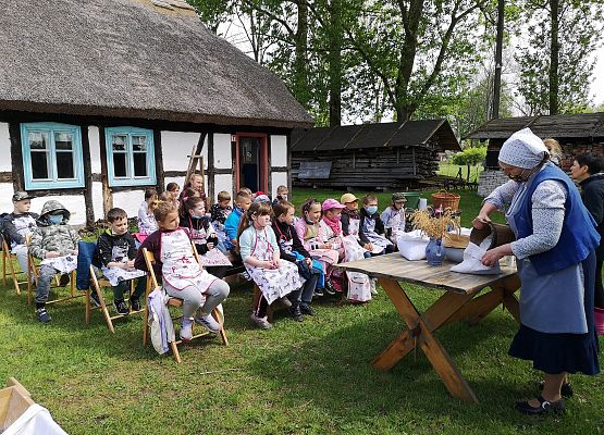 Wycieczka kaszubska klas pierwszych grafika