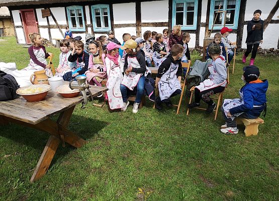 Wycieczka kaszubska klas pierwszych grafika