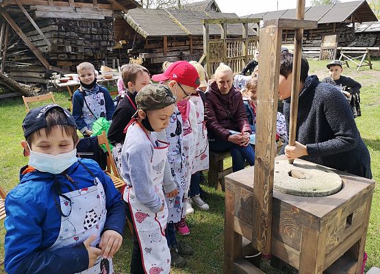 Wycieczka kaszubska klas pierwszych grafika