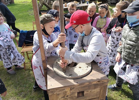 Wycieczka kaszubska klas pierwszych grafika