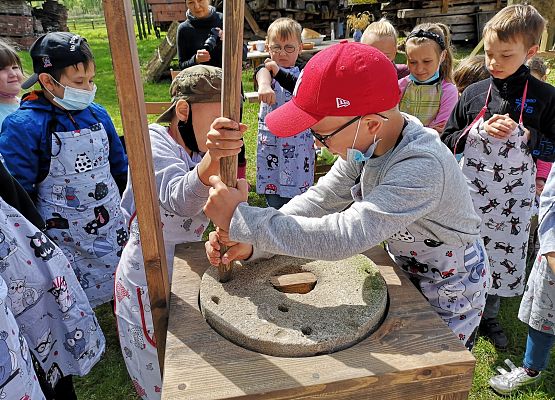 Wycieczka kaszubska klas pierwszych grafika