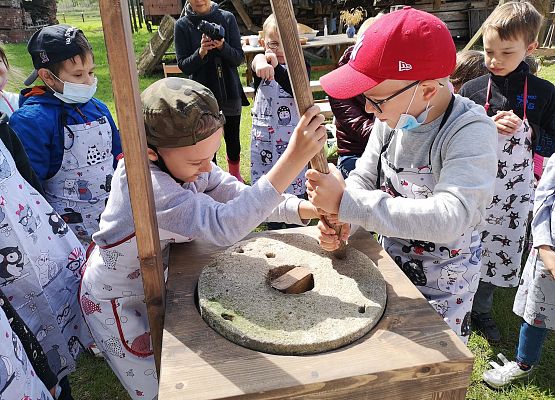 Wycieczka kaszubska klas pierwszych grafika