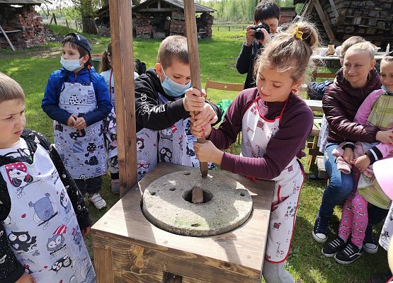 Wycieczka kaszubska klas pierwszych grafika