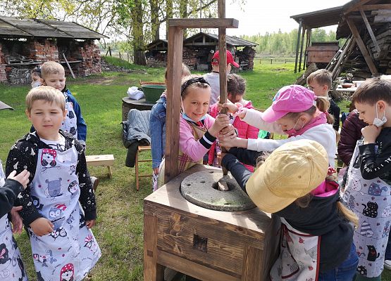 Wycieczka kaszubska klas pierwszych grafika