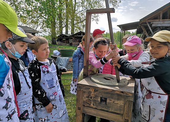 Wycieczka kaszubska klas pierwszych grafika