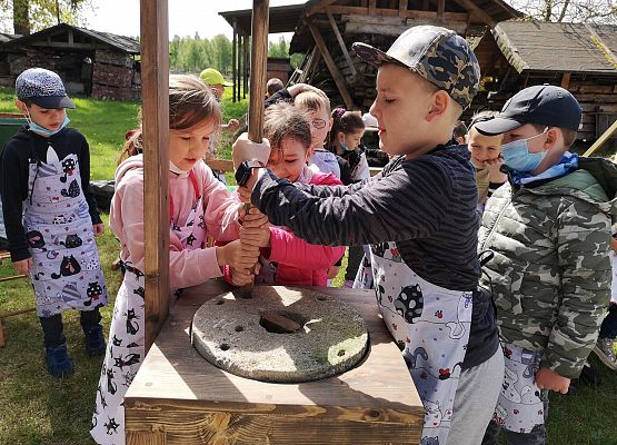 Wycieczka kaszubska klas pierwszych grafika