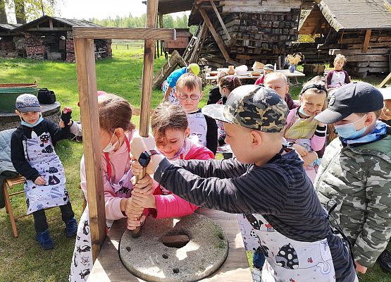 Wycieczka kaszubska klas pierwszych grafika