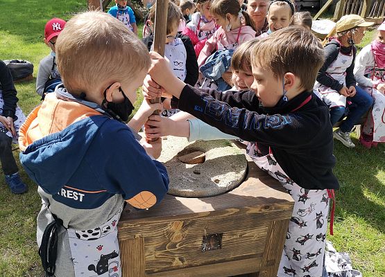 Wycieczka kaszubska klas pierwszych grafika