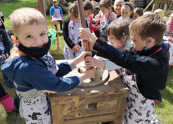 Wycieczka kaszubska klas pierwszych grafika